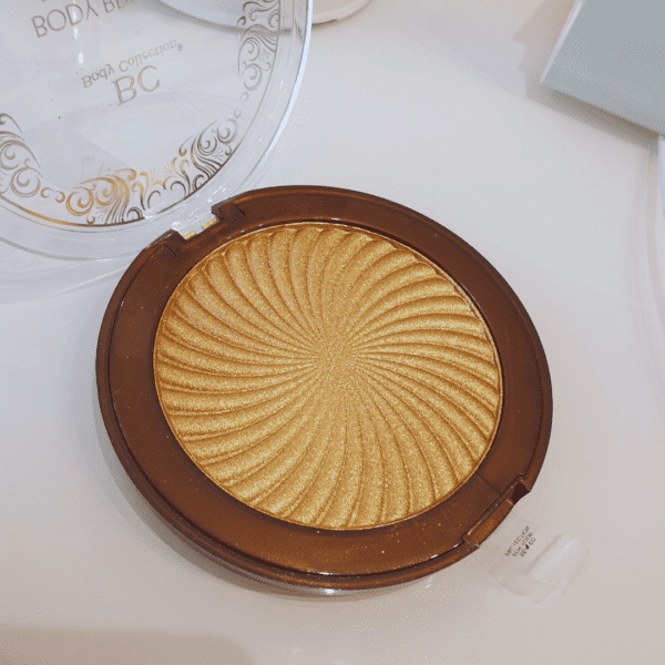 Solskins pudder med shimmer